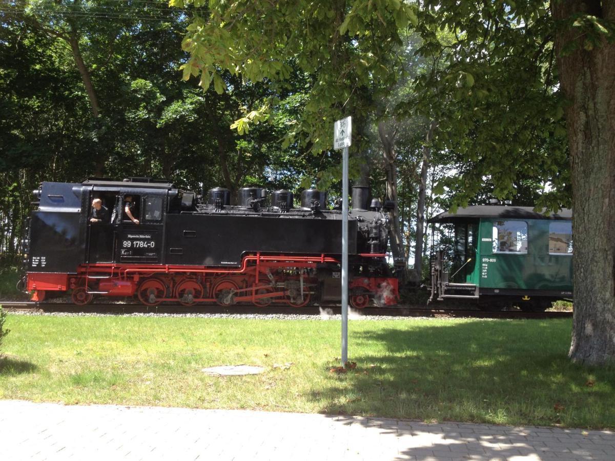 Ferienwohnung "Kranich" Im Ferien-Resort Ruegen サガルト エクステリア 写真
