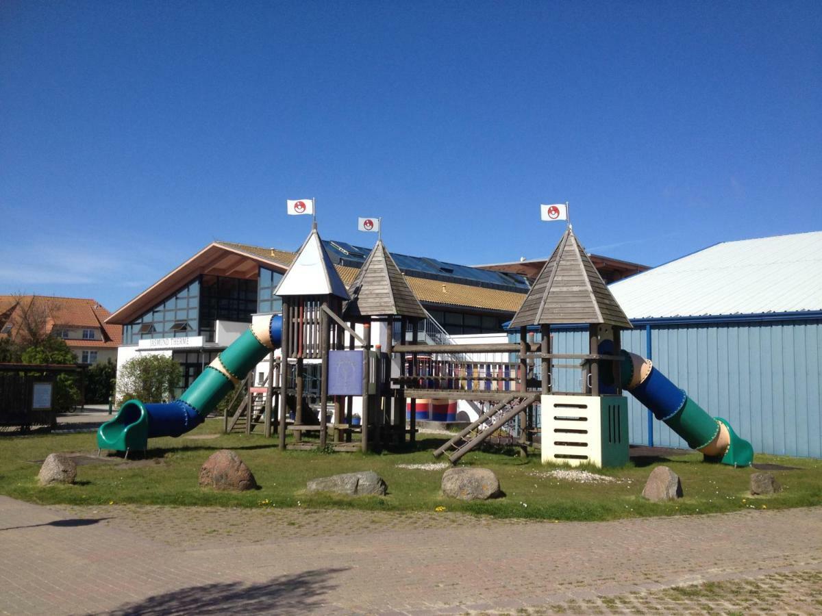 Ferienwohnung "Kranich" Im Ferien-Resort Ruegen サガルト エクステリア 写真