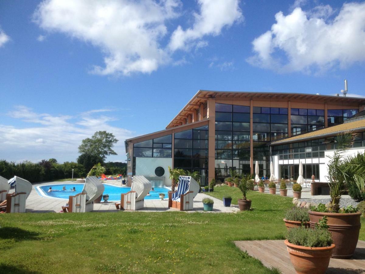 Ferienwohnung "Kranich" Im Ferien-Resort Ruegen サガルト エクステリア 写真