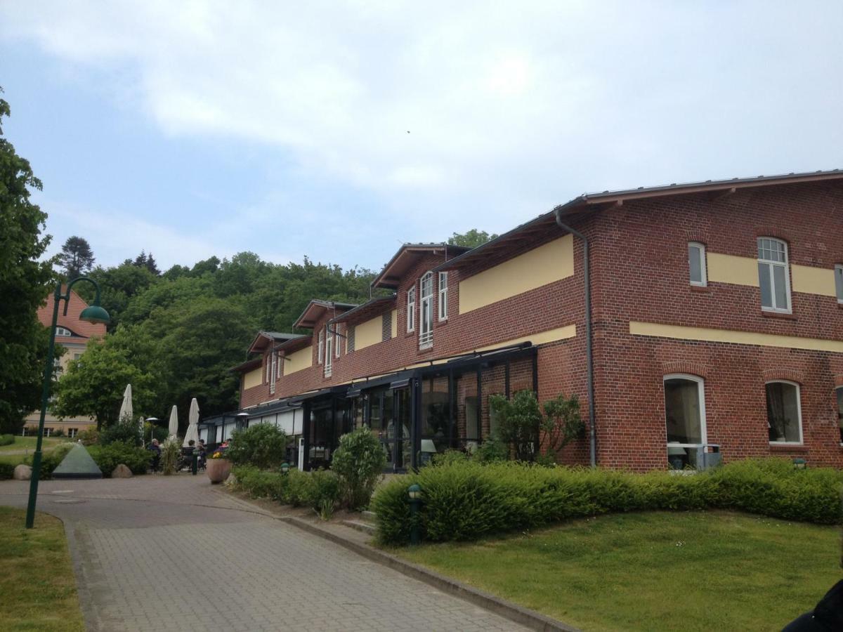 Ferienwohnung "Kranich" Im Ferien-Resort Ruegen サガルト エクステリア 写真